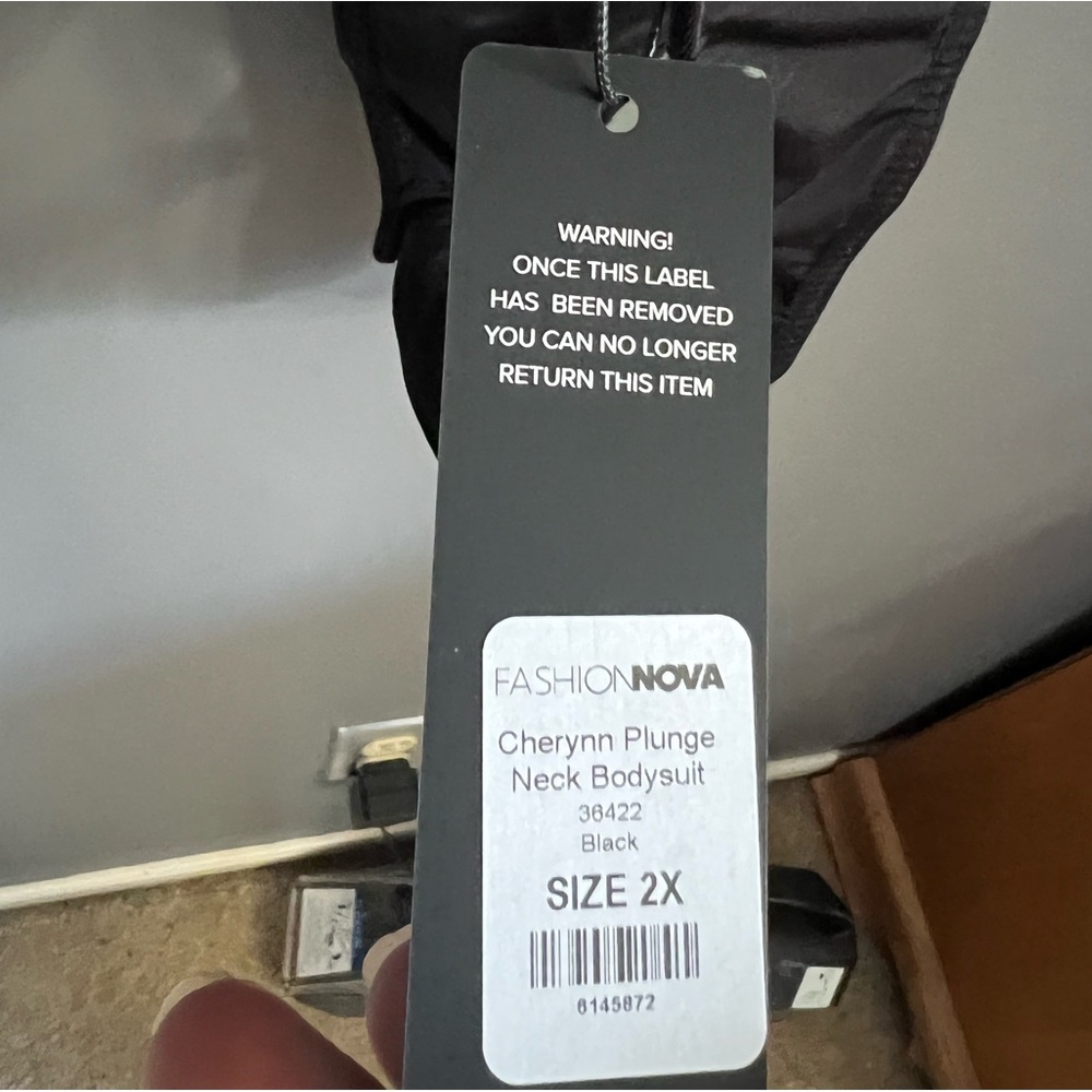 Brand New Fashion Nova Cherynn plunge neck bodysuit! - Picture 4 of 8
